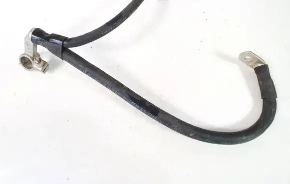 Volkswagen Touareg I Positive cable (battery)