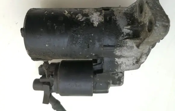 Volkswagen Golf IV Starter motor 020911023F