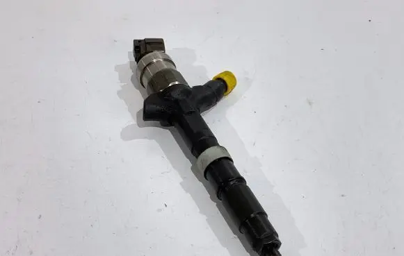 Toyota RAV 4 (XA20) Fuel injectors set 2367027030