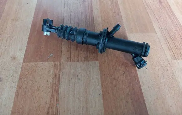 Renault Clio III Clutch master cylinder 8200436137