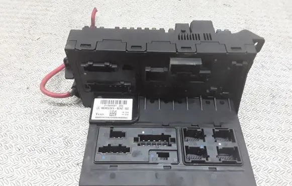 Mercedes-Benz E W211 Fuse module 2115454301