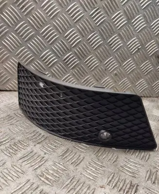 Mercedes-Benz GL X166 Front bumper lower grill 8851154