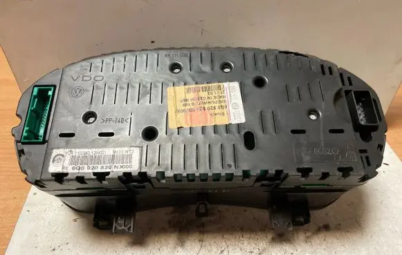 Volkswagen Polo Speedometer (instrument cluster) 6Q0920820N 11028012521