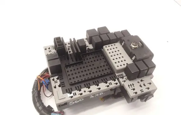 Volvo S60 Fuse box set 9162316 04845460K