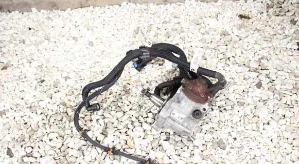 BMW 3 GT F34 Fuel injection high pressure pump 7810696 0445010517 7809128