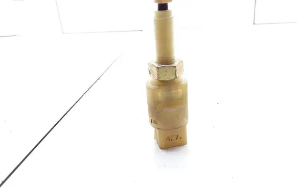 Volkswagen PASSAT B5 Brake pedal sensor switch 4A0945515A