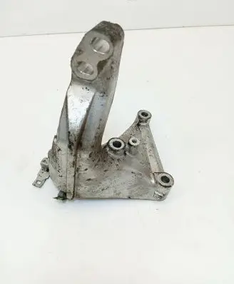 Honda Legend Engine mounting bracket