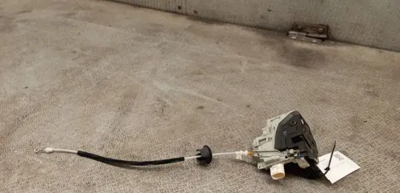 Audi Q7 4L Rear door lock 8K0839016