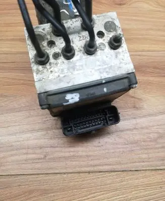 Volkswagen PASSAT B6 ABS Pump 3C0614109C 16431601 16431501C