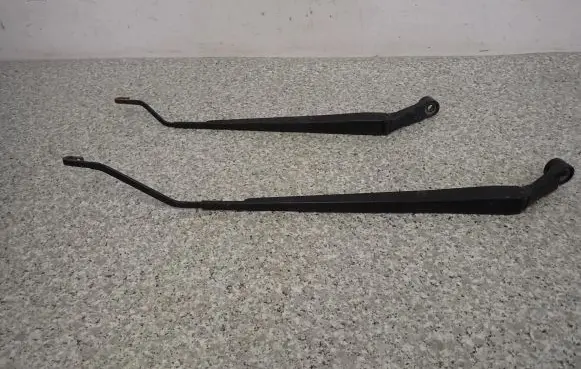 Toyota Corolla Verso AR10 Front wiper blade arm