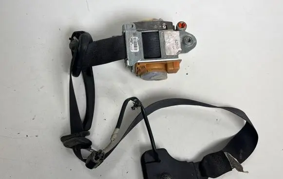 Ford Mustang V Front seatbelt ER3363611B08AAW