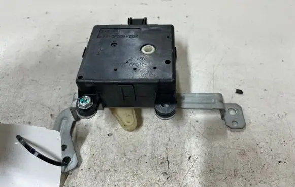 Nissan Primera Air flap motor/actuator 3T05030820