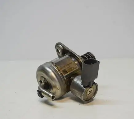 Audi Q3 8U Fuel injection high pressure pump 04E127025D