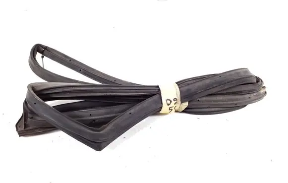 Toyota Avensis Verso Rubber seal rear door 67871-44040