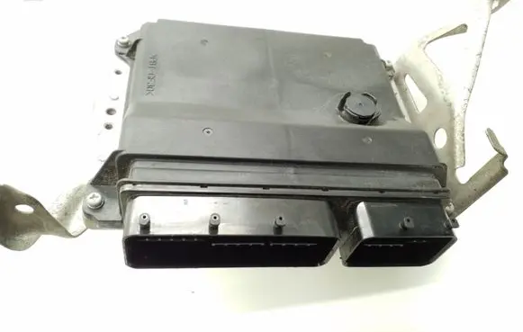 Toyota Avensis T270 Engine control unit/module 8966105D61