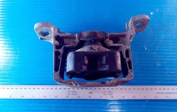 Ford Focus Engine mount bracket 326B40
