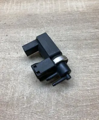 Volkswagen Touareg I Turbo solenoid valve 059906628A 72290315