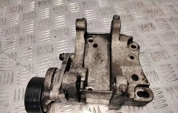 Citroen C4 I Generator/alternator bracket 9637349380