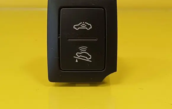 Volkswagen Touareg I Alarm switch 7L69598993X1