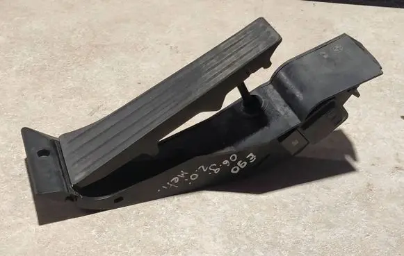 BMW 3 E90 E91 Accelerator throttle pedal 6772646 35426772646 25916010