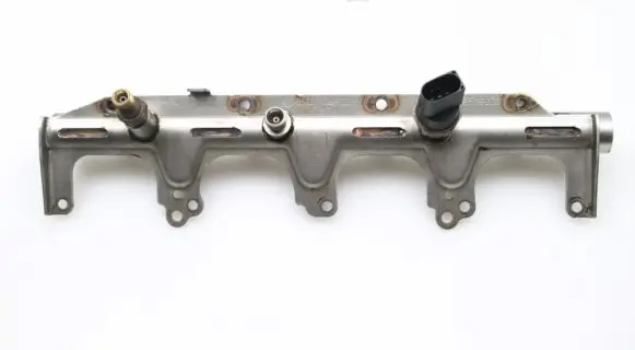 Audi A4 S4 B7 8E 8H Fuel main line pipe 06F133317G