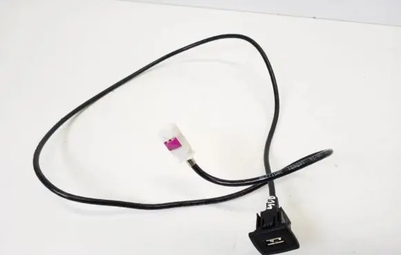 Mercedes-Benz GLA W156 X156 USB socket connector A1178200315