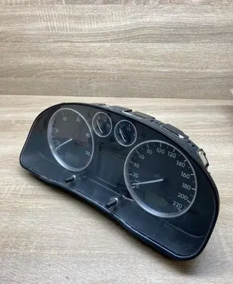 Volkswagen PASSAT B5 Speedometer (instrument cluster) 3B0919880D 3B0920905A