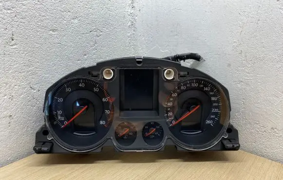 Volkswagen PASSAT B6 Speedometer (instrument cluster) A2C53145550