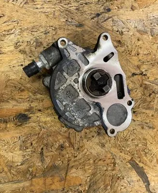 Volkswagen Tiguan Vacuum pump 03L145100