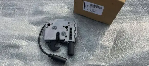 Audi A6 S6 C8 4K Engine bonnet/hood lock/catch 4K0823509A