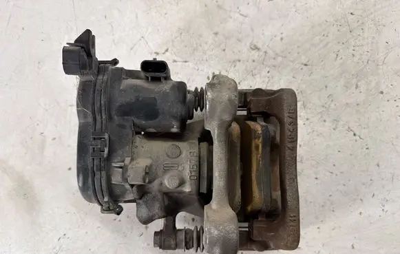 Infiniti QX30 Rear brake caliper 440015DA0A A2464230798