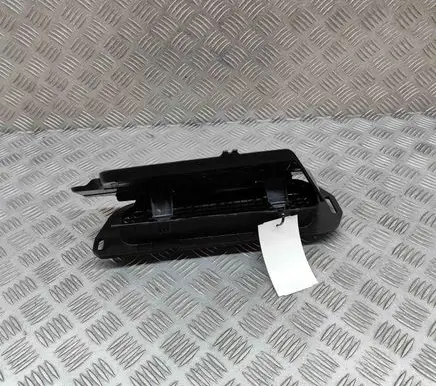 Volvo XC40 Quarter panel pressure vent 31854851 31479508