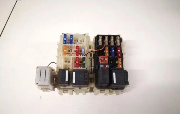 Ford Galaxy Fuse box set bs7t14k131aa bs7t-14k131-aa