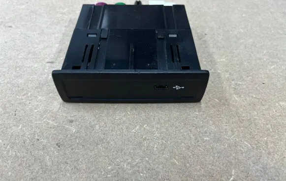 Mercedes-Benz GLE W167 USB socket connector A1678201402