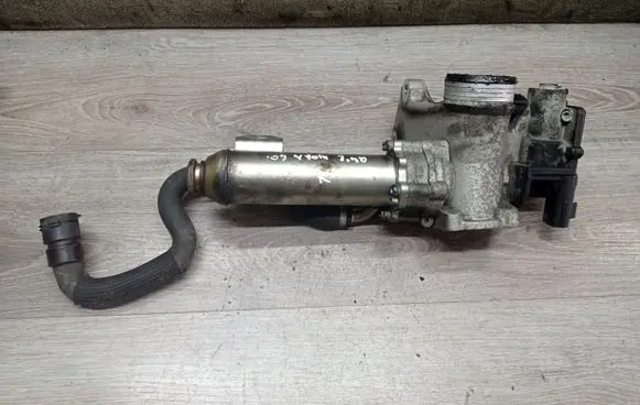 Volvo V70 EGR valve cooler 70057505 31219874 8801828