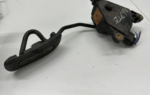 Nissan Note (E11) Accelerator throttle pedal 18002AX60A