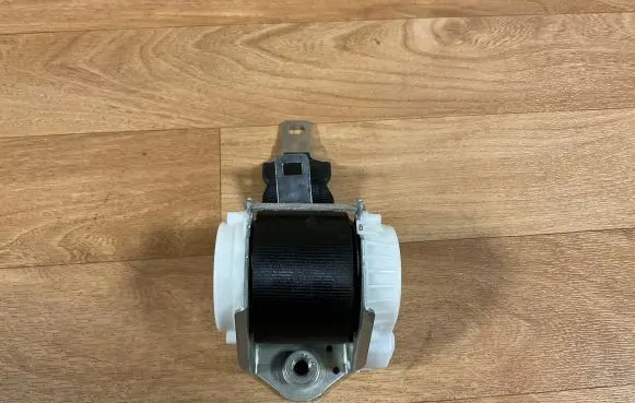 Ford C-MAX II Middle seatbelt (rear) AM51R611B68BD 34079375 Z738264