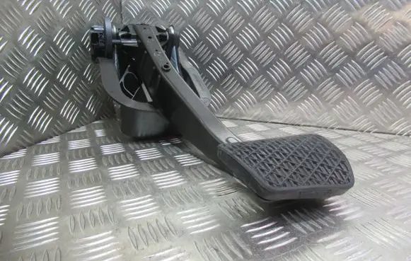 Mercedes-Benz C W206 Accelerator throttle pedal