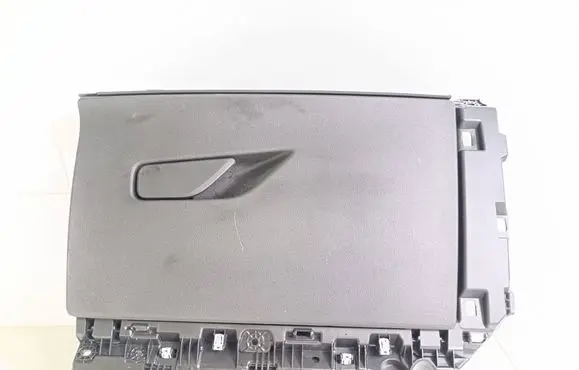 BMW X1 U11 Glove box T0546371 2607192X