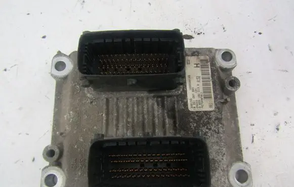 Fiat Punto (188) Engine control unit/module ECU 282153