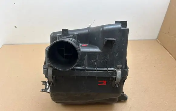 Mitsubishi L200 Air filter box 1743