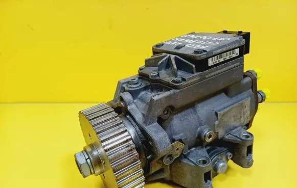 Audi A6 S6 C5 4B Fuel injection high pressure pump 0281010837 040506037 059130106M
