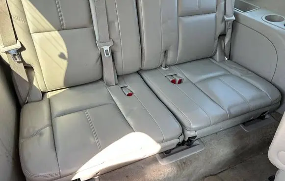 Chevrolet Suburban Third row seats 