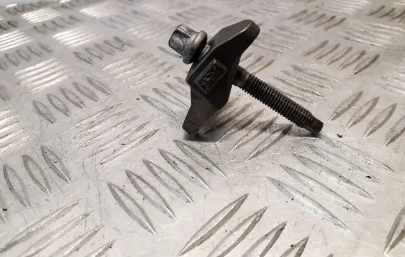 Volvo V40 Fuel Injector clamp holder 927006
