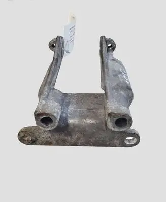 Subaru Outback Engine mounting bracket