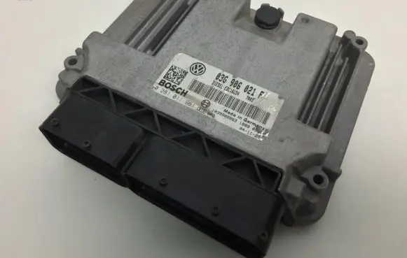 Volkswagen Golf V Engine control unit/module 03G906021F 0281011961