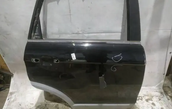 Chevrolet Captiva Rear door JUODOS