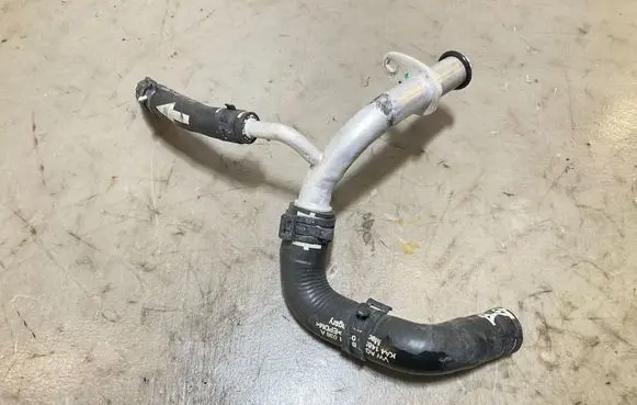 Skoda Fabia Mk3 (NJ) Engine coolant pipe/hose 04B121086A 04B121036