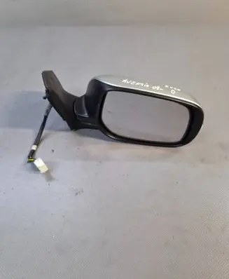 Toyota Avensis T250 Front door electric wing mirror
