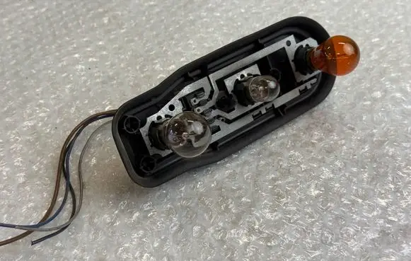 BMW 5 E39 Tail light bulb cover holder 2496339